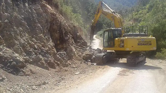 HBB EKİPLERİ YOLLARIN GÜVENLİĞİ İÇİN ÇALIŞIYOR