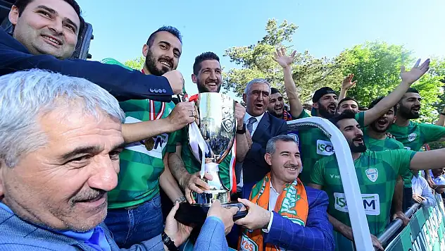 'Hep Birlikte İnandık, Hep Birlikte Başardık, 3.Lig Hayırlı Olsun'