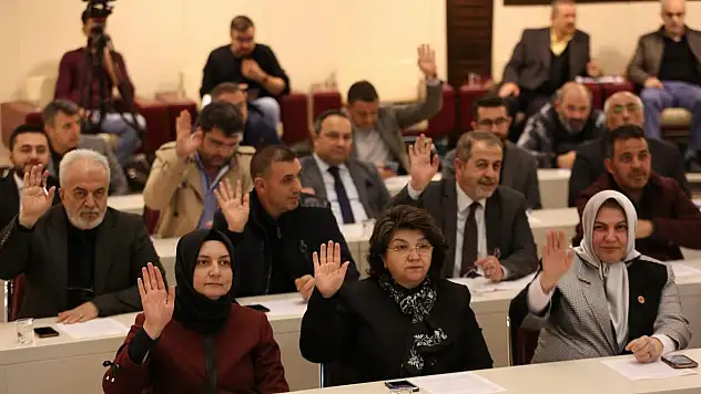 HER ŞEYİ İLE ŞU AN DEPREM  BÖLGESİNDE VE YARALAR SARIYOR