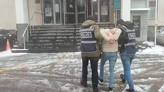 Hırsızlık suçundan 11 yıl hapis cezasıyla aranan şahıs yakalandı