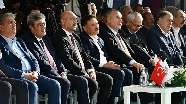 Hububat ve Çekirdek Merkezi'nin tapuları teslim edildi