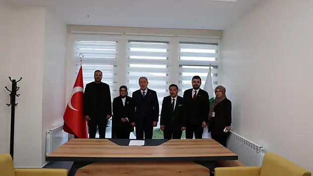 Hulusi Akar'dan Yeşilay'a destek