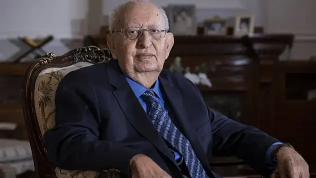 Hüsamettin Cindoruk Hayatını Kaybetti