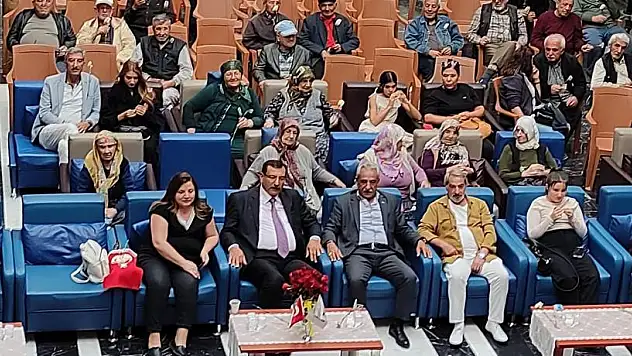HUZUREVİN DE MUSLUKÇU OYUNU SERGİLENDİ