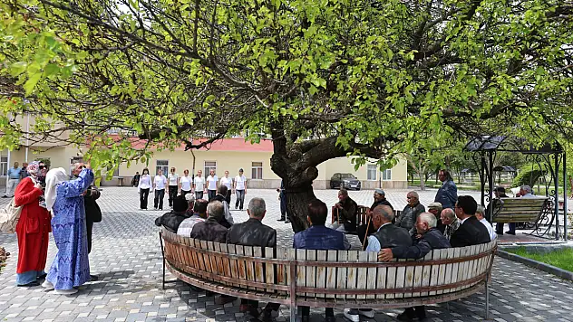 Huzurevinde İki Kuşak Sanatla Buluştu