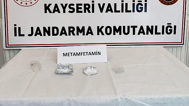İç çamaşırında uyuşturucu madde ile yakalandı