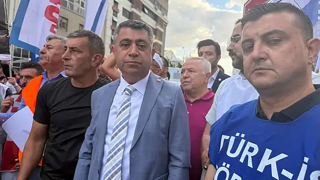 İdris Güven'den Ak Parti İl Binası önünde açıklama