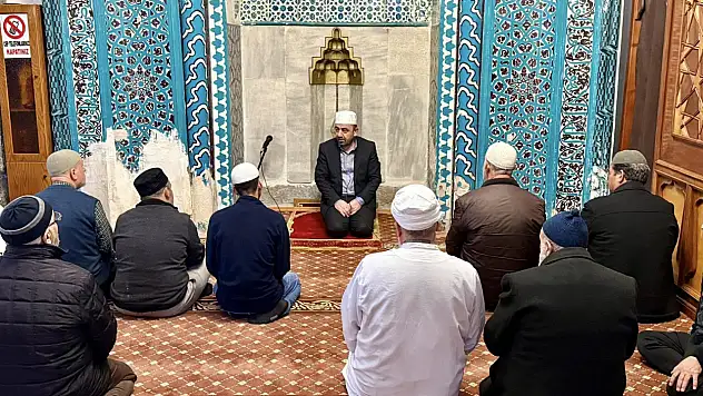 İl Müftüsü Ayvaz, itikâfa giren gençleri ziyaret etti