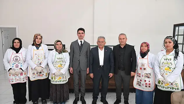 İLÇEDE ÜRETEN KADINLARDAN EKONOMİYE KATKI