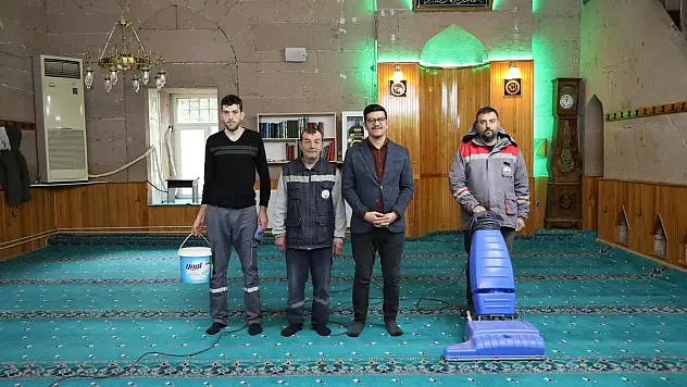 İncesu camileri gülsuyu ile temizlendi