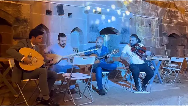 İncesu Kaymakamı Aydın Göçer ud çaldı