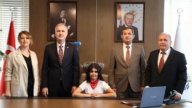 İnegöl Belediyesi'nde başkanlık makamı çocuklara verildi