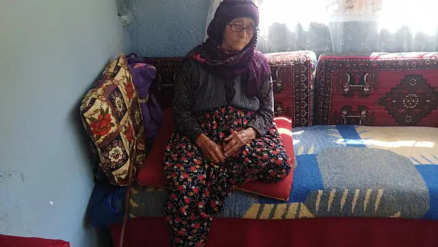 IRMAKTA BOĞULAN KIZINA AĞIT YAZDI
