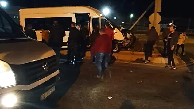 İşçi servisi kazasında 2'si ağır 9 yaralı