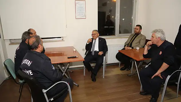 İTFAİYE TÜM CANLARI KURTARMAK İÇİN MÜCADELE EDİYOR