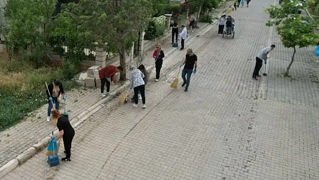 İzmir Güzelbahçe'de imece temizlik