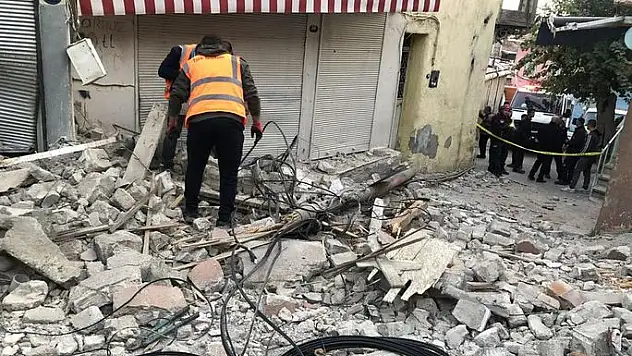 İZMİR'DE KORKUTAN DEPREM!