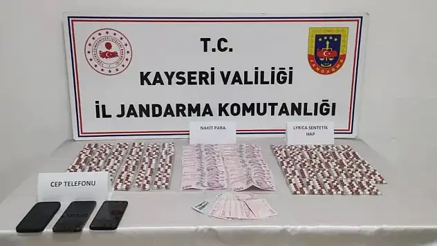 Jandarma 1036 sentetik hap ele geçirdi