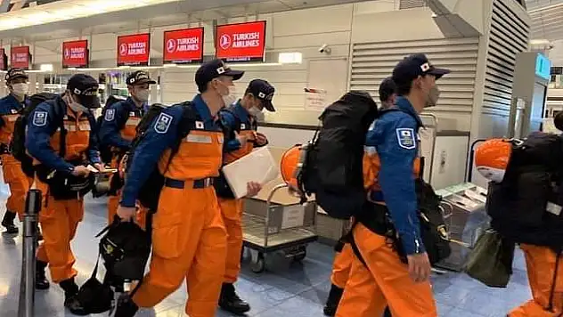 Japon kurtarma ekipleri deprem bölgesine geliyor