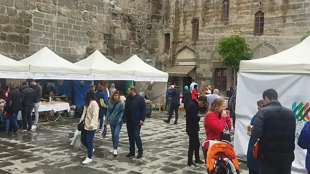 KADIN KOOPERATİFLERİ STAND AÇTI