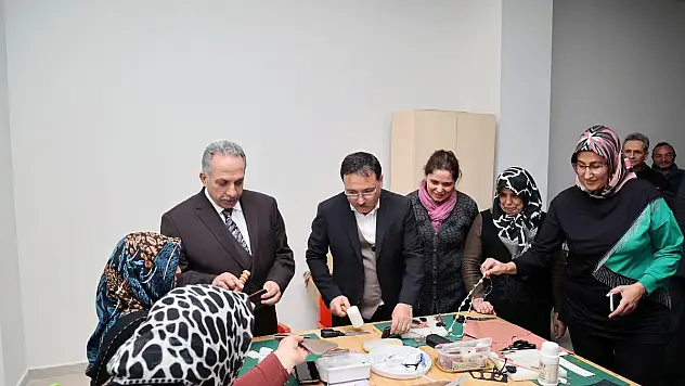 KADINLAR DERİ ÇANTA ÜRETECEK