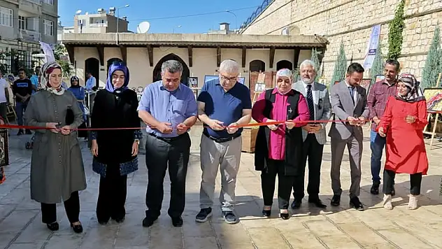 Kadınların El Emeği Göz Nuru Eserleri Sergilendi