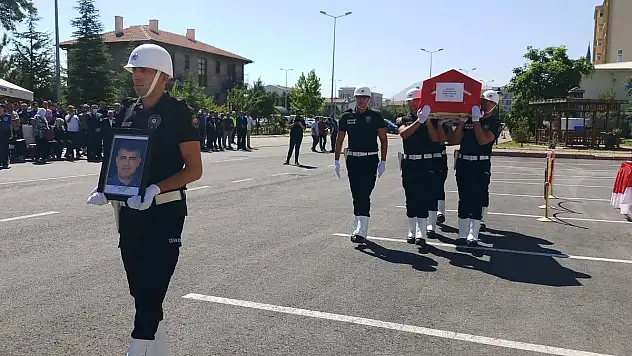 Kalp krizi geçiren polis memuru hayatını kaybetti
