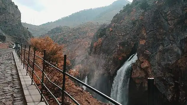 Kapuzbaşı Şelalesi