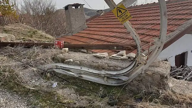 KARAÖZÜ'DE KAZADA  ŞÖFÖR KAÇTI