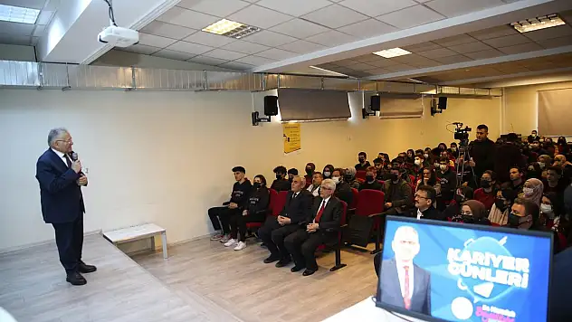 KARİYER GÜNLERİ'NDE 'FOTOĞRAF' SÜRPRİZİ