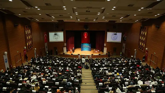 'KARİYER MERKEZİMİZ İLE MUTLAKA TANIŞIN'