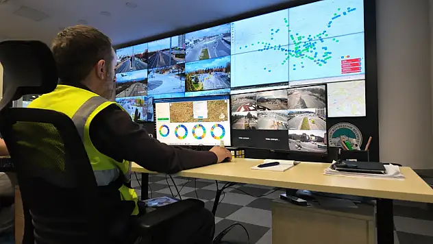 Kartal'da Trafik 7/24 Akıllı Sistemlerle Yönetiliyor