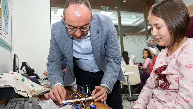 KAVUŞ, KURSİYER GENÇLERİ VE EĞİTMENLERİNİ ZİYARET ETTİ