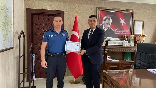 Kaymakam Karaselvi'den Emniyet Amiri Öztürk'e Üstün başarı belgesi