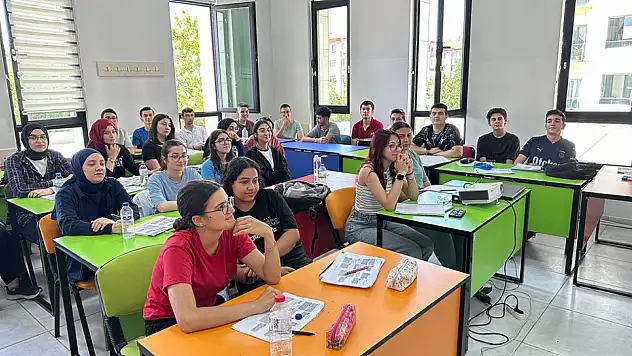 Kayseri Büyükşehir'den Gençlere Matematik kampı desteği
