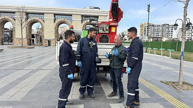 Kayseri Büyükşehir'den yeşil alanlarda kapsamlı ilaçlama çalışması