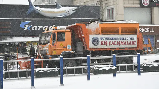 Kayseri Büyükşehir kışa karşı 7/24 sahada