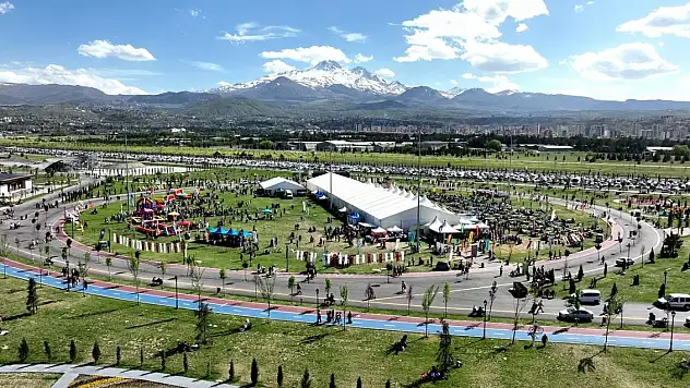 KAYSERİ ÇOCUK KİTAP FUARI VE ŞENLİĞİ, YOĞUN İLGİ GÖRÜYOR