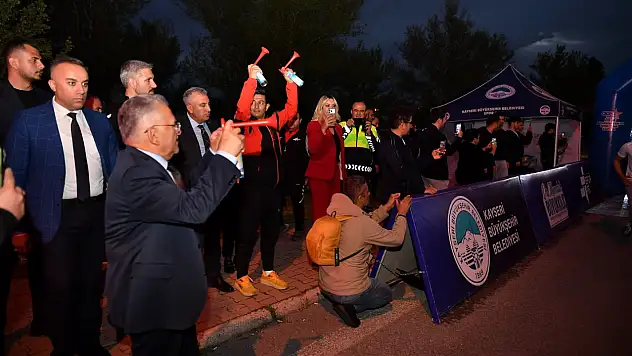Kayseri'de 19 Mayıs Coşkusu Gece Koşusuyla Yaşandı