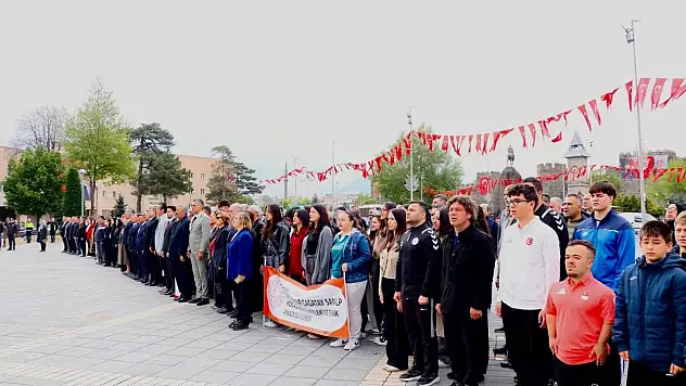 Kayseri'de 19 Mayıs Etkinlikleri Çelenk Sunumuyla Başladı