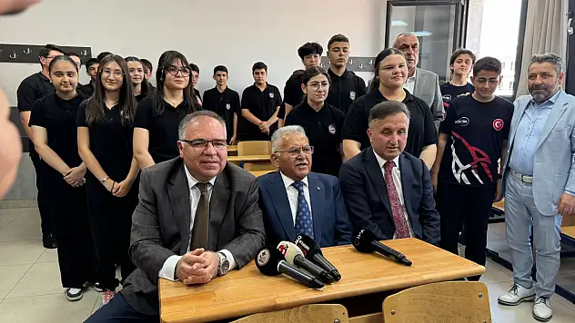 Kayseri'de 330 Bin Öğrenci Karne Sevinci Yaşadı