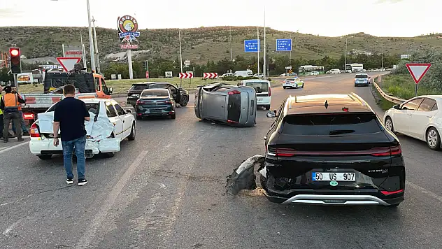 Kayseri'de 4 Araç Birbirine Girdi: 4 Yaralı