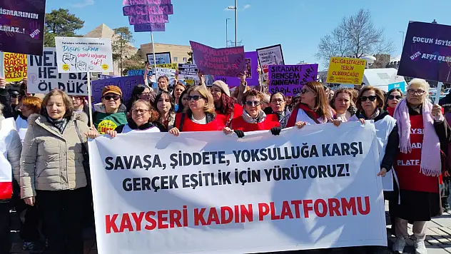 Kayseri'de 8 Mart Kadınlar Günü Yürüyüşü Düzenlendi