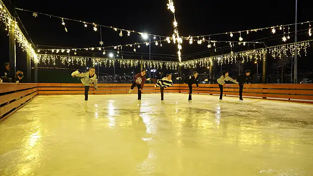 Kayseri'de açık hava buz pisti hizmete açıldı
