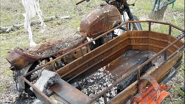 Kayseri'de bir motosiklet kundaklandı