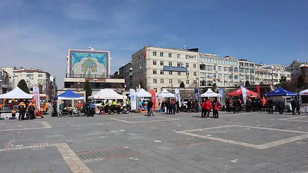 Kayseri'de Deprem Haftası Bilgilendirme Standı