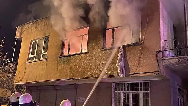 Kayseri de ev yandı