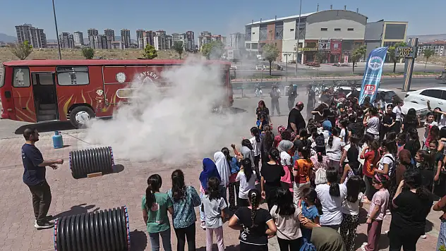 Kayseri'de gençlere afet ve yangın güvenliği eğitimi