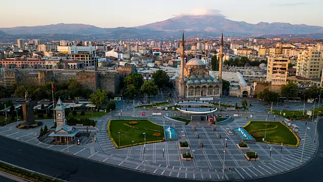 Kayseri'de Güneşli ve Ilık Bir Gün