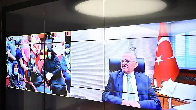 Kayseri de HUZUREVİ'NDE VİDEO KONFERANSLI BAYRAM KUTLAMASI